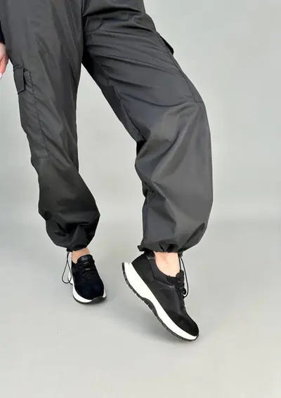 Кросівки жіночі замшеві чорні із вставками шкіри та сітки фото 4 — інтернет-магазин Tapok