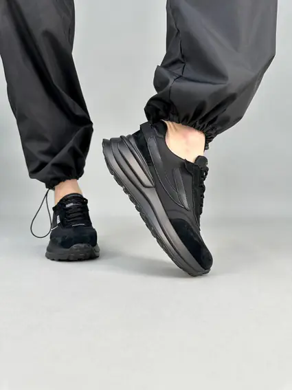 Кросівки жіночі з нейлону чорного кольору зі вставками шкіри та замші. фото 2 — інтернет-магазин Tapok