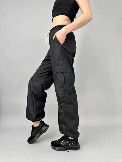 Кроссовки женские из нейлона черного цвета с вставками кожи и замши фото 3 — интернет-магазин Tapok