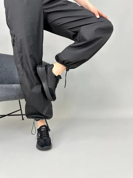 Кросівки жіночі з нейлону чорного кольору зі вставками шкіри та замші. фото 5 — інтернет-магазин Tapok