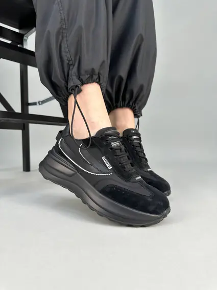 Кросівки жіночі з нейлону чорного кольору зі вставками шкіри та замші. фото 6 — інтернет-магазин Tapok