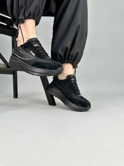Кросівки жіночі з нейлону чорного кольору зі вставками шкіри та замші. фото 7 — інтернет-магазин Tapok