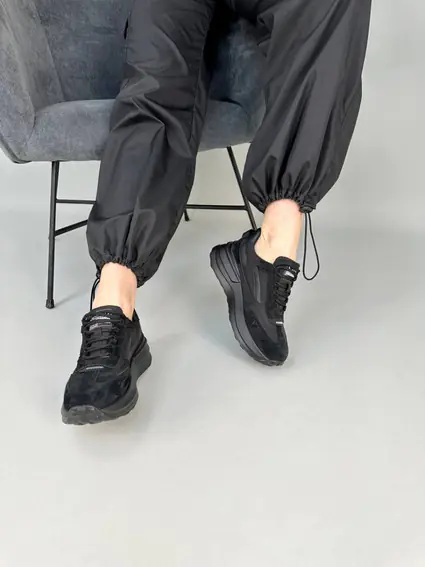 Кросівки жіночі з нейлону чорного кольору зі вставками шкіри та замші. фото 9 — інтернет-магазин Tapok