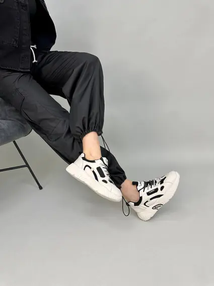 Кроссовки женские кожаные белые с черными вставками фото 5 — интернет-магазин Tapok