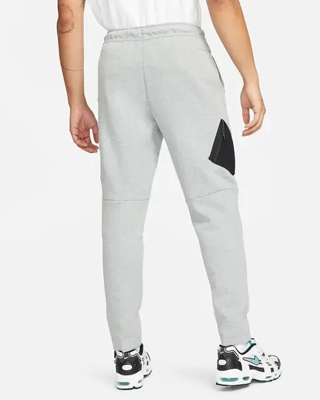 Брюки мужские Nike Tch Flc Utility Pant (DM6453-063) фото 2 — интернет-магазин Tapok