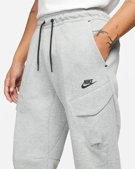 Брюки мужские Nike Tch Flc Utility Pant (DM6453-063) фото 4 — интернет-магазин Tapok