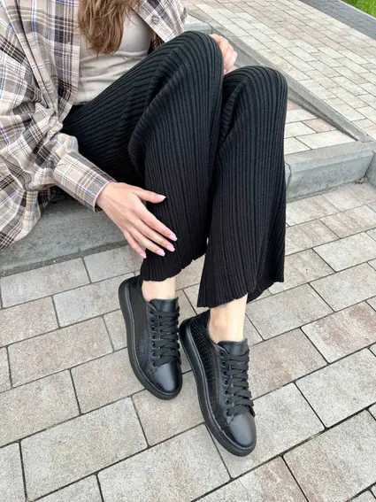 Кеды женские кожаные черного цвета с перфорацией фото 5 — интернет-магазин Tapok