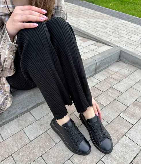 Кеды женские кожаные черного цвета с перфорацией фото 6 — интернет-магазин Tapok