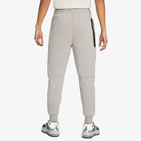 Брюки чоловічі Nike Sportswear Tech Fleece Joggers (DV0538-016) фото 3 — інтернет-магазин Tapok
