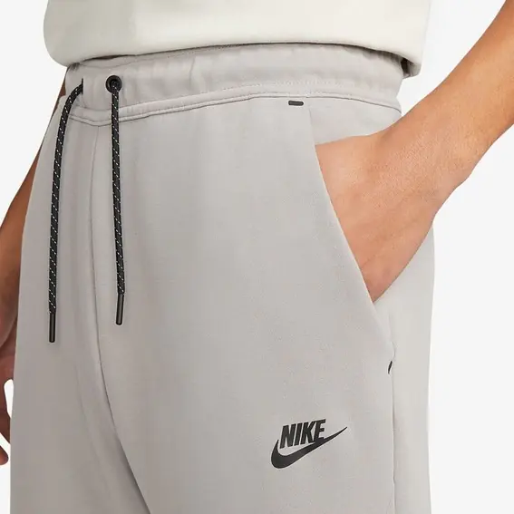 Брюки чоловічі Nike Sportswear Tech Fleece Joggers (DV0538-016) фото 4 — інтернет-магазин Tapok