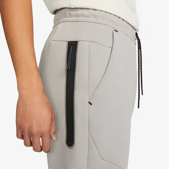 Брюки чоловічі Nike Sportswear Tech Fleece Joggers (DV0538-016) фото 5 — інтернет-магазин Tapok