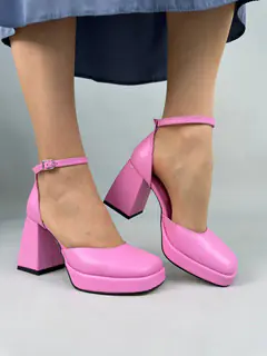 Босоножки женские кожаные розового цвета на каблуках