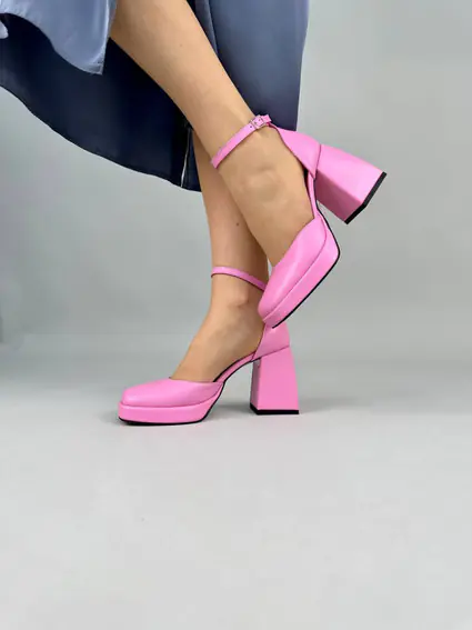 Босоножки женские кожаные розового цвета на каблуках фото 3 — интернет-магазин Tapok