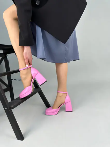 Босоножки женские кожаные розового цвета на каблуках фото 10 — интернет-магазин Tapok