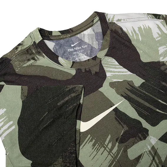 Футболка Nike NK DF TEE CAMO AOP DR7571-386 фото 3 — интернет-магазин Tapok
