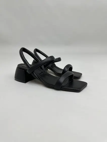Босоножки женские кожаные черные на каблуке фото 16 — интернет-магазин Tapok