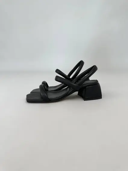Босоножки женские кожаные черные на каблуке фото 12 — интернет-магазин Tapok