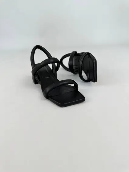 Босоножки женские кожаные черные на каблуке фото 14 — интернет-магазин Tapok