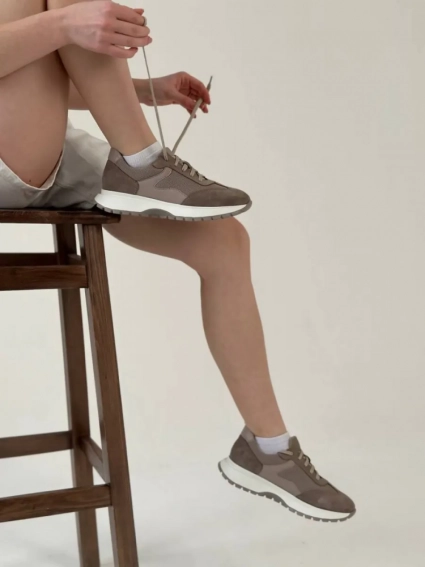 Кросівки жіночі замшеві бежеві з вставками шкіри та сітки фото 18 — інтернет-магазин Tapok