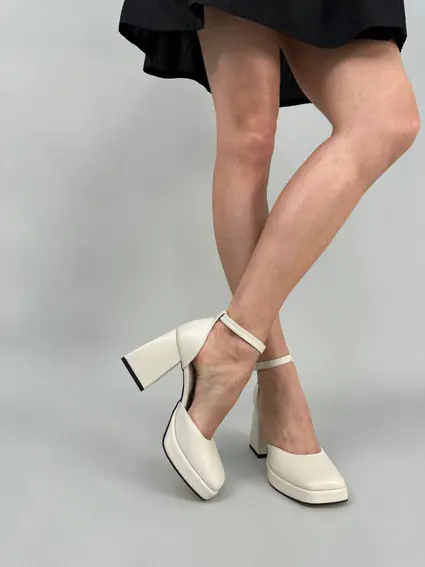 Босоножки женские кожаные молочного цвета на каблуках фото 3 — интернет-магазин Tapok