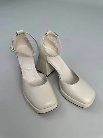 Босоножки женские кожаные молочного цвета на каблуках фото 10 — интернет-магазин Tapok
