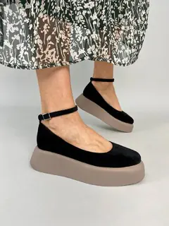 Туфли женские замшевые черного цвета на платформе