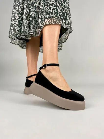 Туфлі жіночі замшеві чорного кольору на платформі фото 2 — інтернет-магазин Tapok