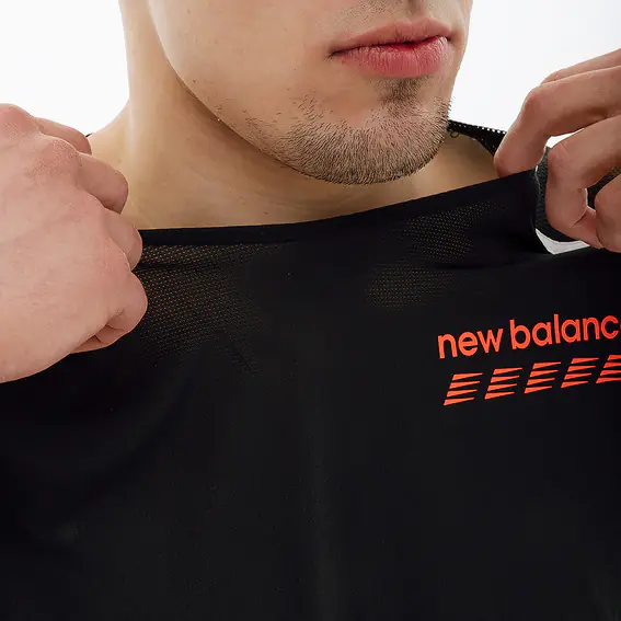 Кофта New Balance Accelerate Pacer MT31242BK фото 4 — интернет-магазин Tapok