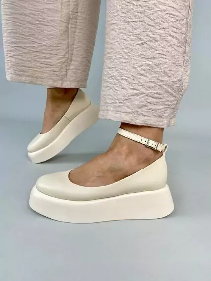 Туфлі жіночі шкіряні молочного кольору на платформі фото 1 — інтернет-магазин Tapok