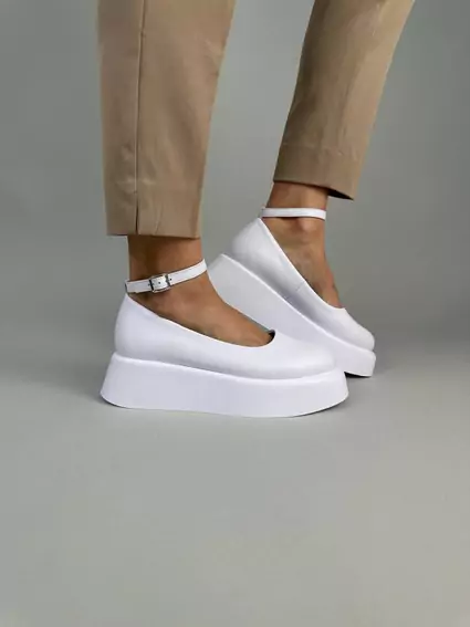 Туфлі жіночі шкіряні білого кольору на платформі фото 1 — інтернет-магазин Tapok