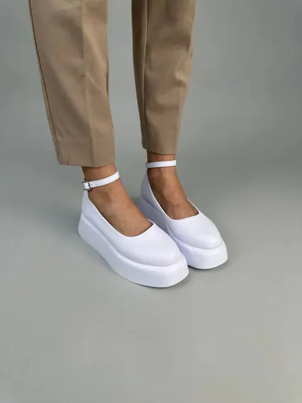 Туфлі жіночі шкіряні білого кольору на платформі фото 2 — інтернет-магазин Tapok