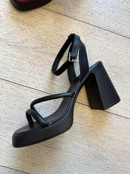 Босоножки женские кожаные черные на каблуках фото 15 — интернет-магазин Tapok