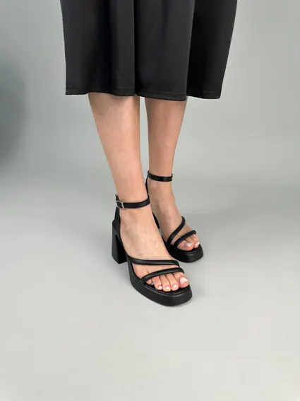 Босоножки женские кожаные черные на каблуках фото 2 — интернет-магазин Tapok