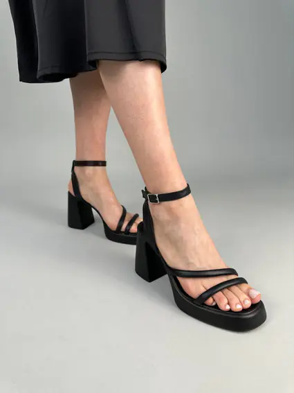 Босоножки женские кожаные черные на каблуках фото 3 — интернет-магазин Tapok