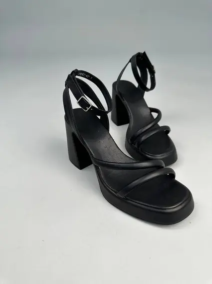 Босоножки женские кожаные черные на каблуках фото 13 — интернет-магазин Tapok