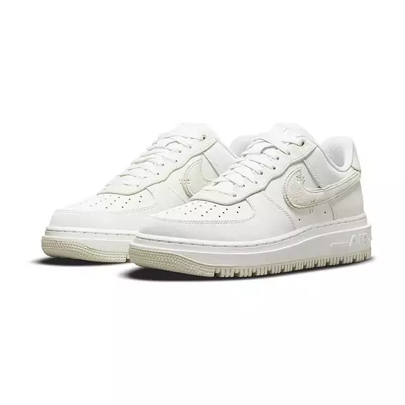 Кроссовки унисекс Nike Air Force 1 Luxe (DD9605-100) фото 2 — интернет-магазин Tapok