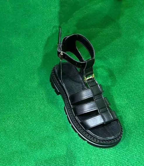 Босоножки женские кожаные черного цвета фото 15 — интернет-магазин Tapok