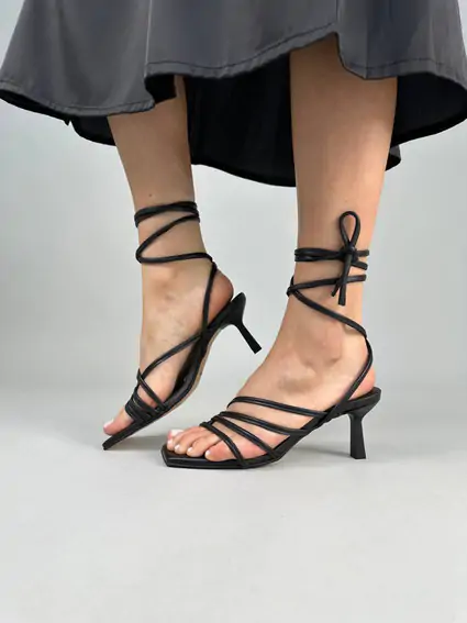 Босоножки женские кожаные черные на каблуках на завязках фото 1 — интернет-магазин Tapok