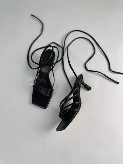 Босоножки женские кожаные черные на каблуках на завязках фото 11 — интернет-магазин Tapok