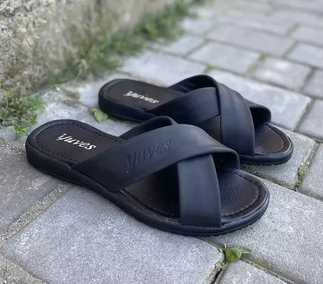 Мужские шлепанцы кожаные летние черные Yuves X16 фото 3 — интернет-магазин Tapok