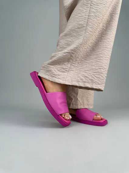 Шлепанцы женские кожаные цвета фуксии фото 1 — интернет-магазин Tapok