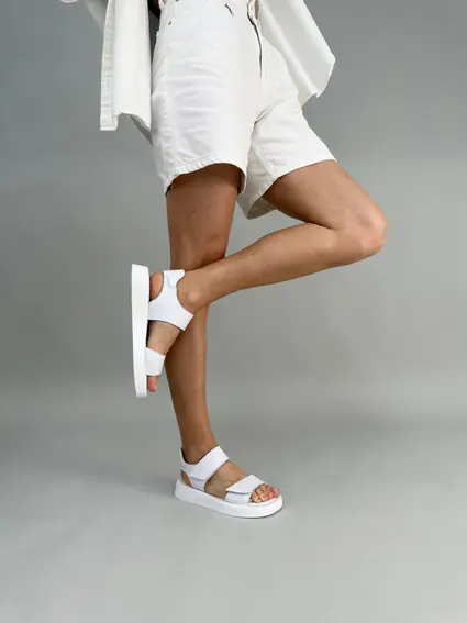 Босоніжки жіночі шкіряні білі на липучці фото 7 — інтернет-магазин Tapok