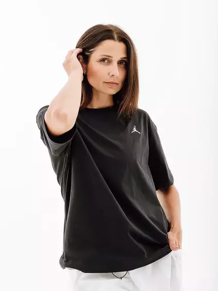 Футболка JORDAN ESSEN TEE CORE 22 DM5029-010 фото 1 — інтернет-магазин Tapok