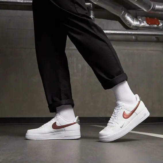 Кросівки чоловічі Nike Air Force 1 07 Lv8 (FD0654-100) фото 2 — інтернет-магазин Tapok