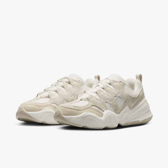 Кросівки жіночі Nike Tech Hera (DR9761-002) фото 1 — інтернет-магазин Tapok