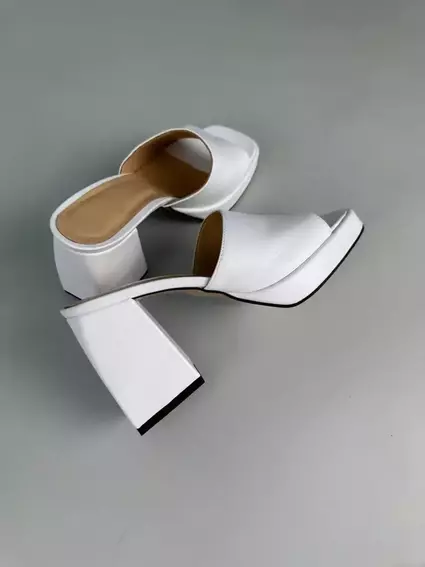 Шлепанцы женские кожаные белые на каблуке фото 13 — интернет-магазин Tapok