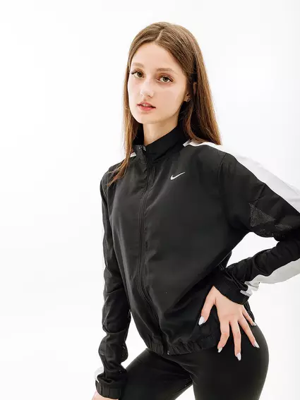 Куртка Nike W NK SWSH RUN JKT DX1037-010 фото 1 — інтернет-магазин Tapok