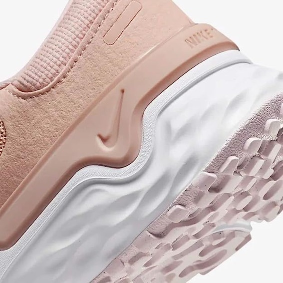 Кроссовки женские Nike Renew Run 4 (DR2682-600) фото 5 — интернет-магазин Tapok