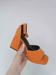Босоножки женские замшевые оранжевые на каблуке