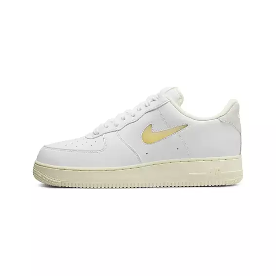 Мужские кроссовки NIKE AIR FORCE 1 07 LX DC8894-100 фото 1 — интернет-магазин Tapok